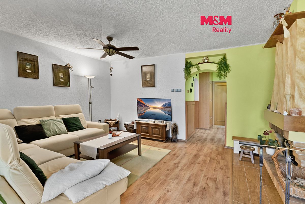 Prodej rodinného domu 205 m², pozemek 932 m²